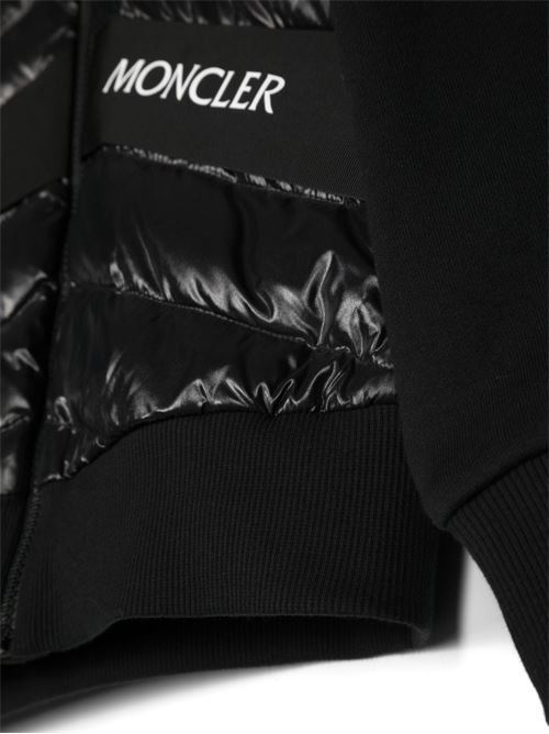 Felpa bambino imbottita con cappuccio colore nero con scritta logo MONCLER KIDS | H29548G00022809D2999